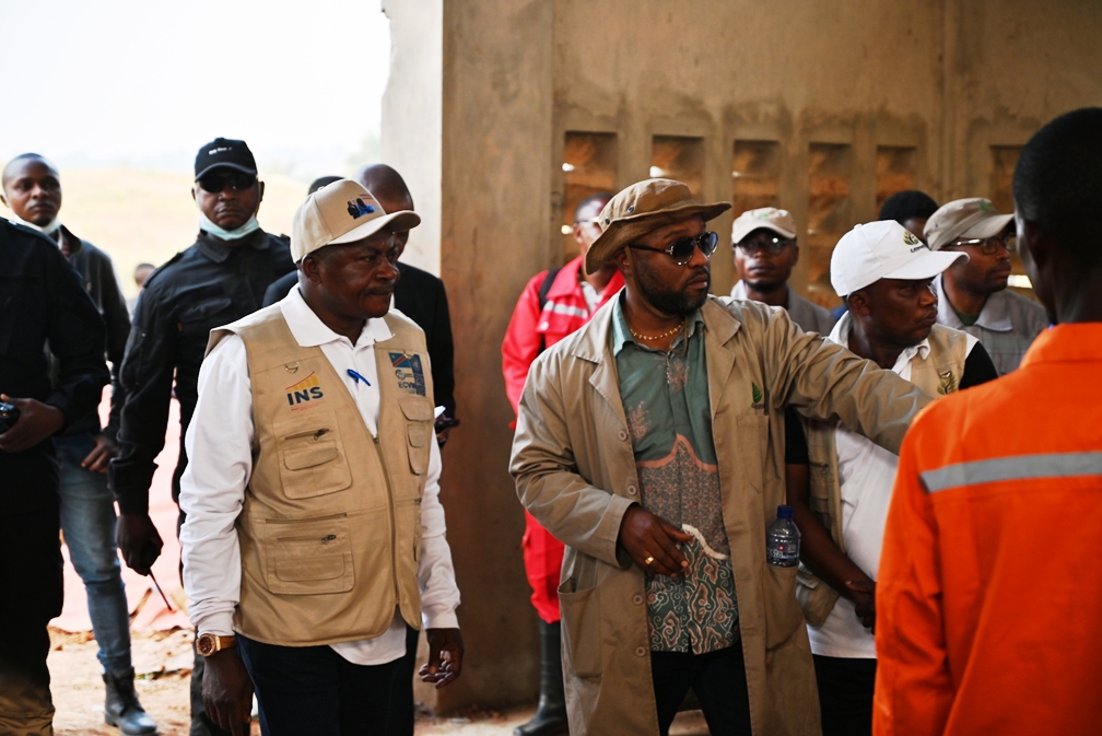 Le Gouverneur de la province du Kasaï Central en visite au site de Katende: un encouragement pour LATENBA et pour la province